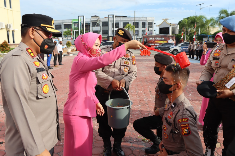 Kapolres Dumai Tutup Acara Pembinaan Tradisi Pembaretan Bintara Remaja T.A. 2022